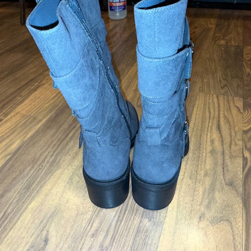 Stylish Gray Suede Mid-Calf Boots with Buckle Straps – Women’s Size 7 - Picture 4 of 9
